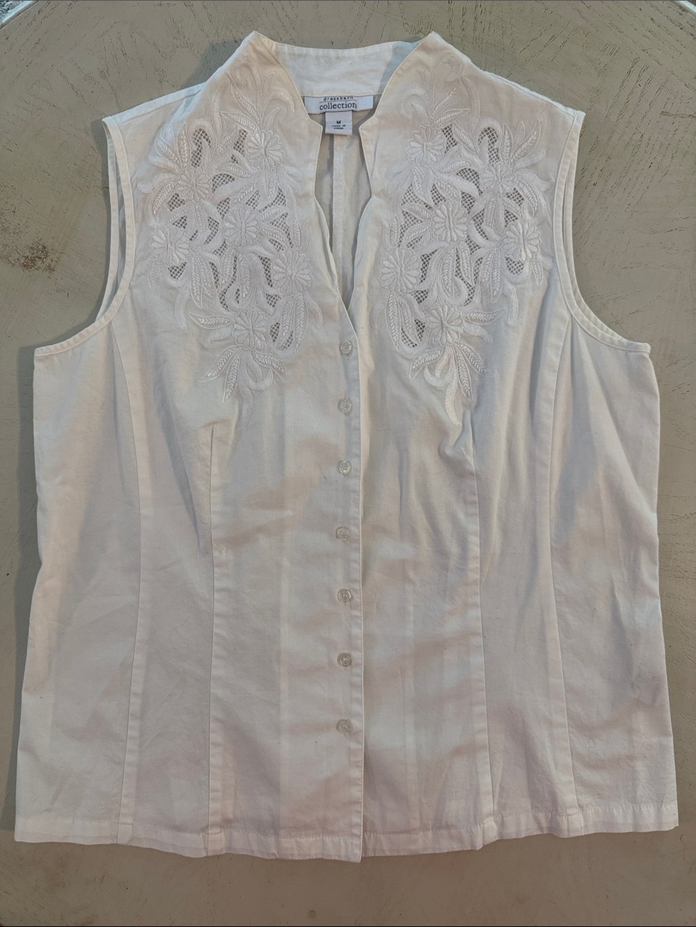 White cotton boho embroidered button up floral lace sleeveless blouse sz medium